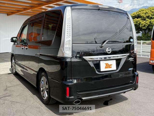 Nissan SERENA 2013-11 7224803-12