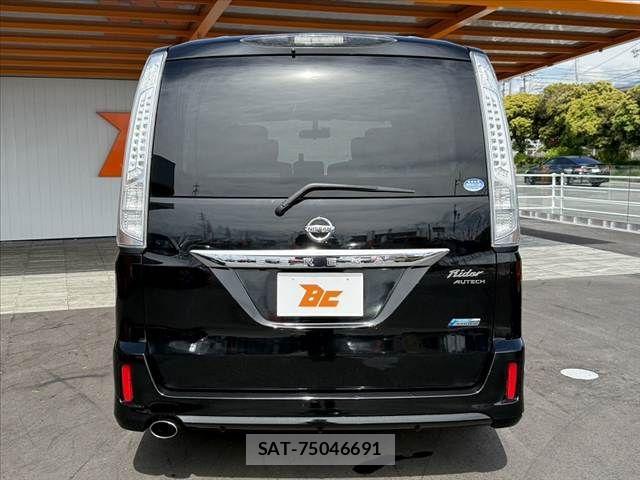 Nissan SERENA 2013-11 7224803-13