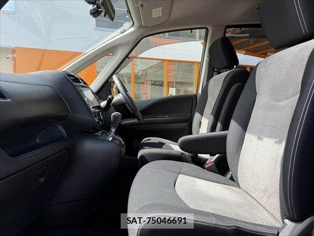 Nissan SERENA 2013-11 7224803-16
