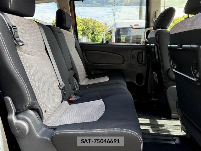 Nissan SERENA 2013-11 7224803-17
