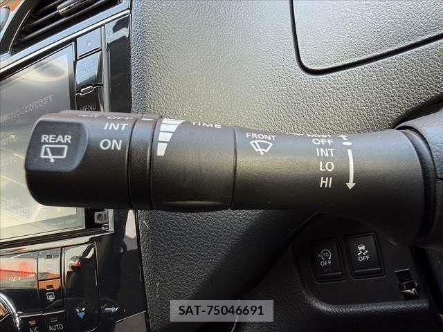 Nissan SERENA 2013-11 7224803-27