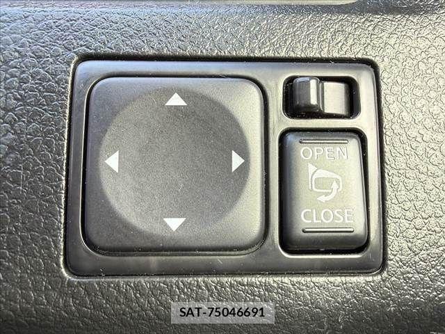 Nissan SERENA 2013-11 7224803-29