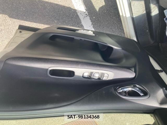 Nissan SERENA 2015-12 7224825-12