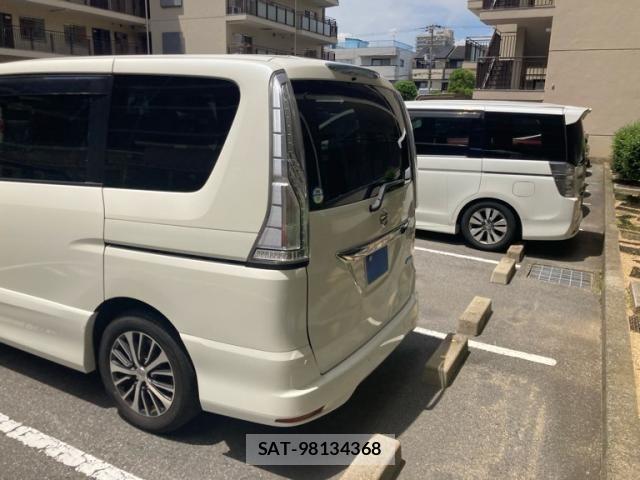 Nissan SERENA 2015-12 7224825-2