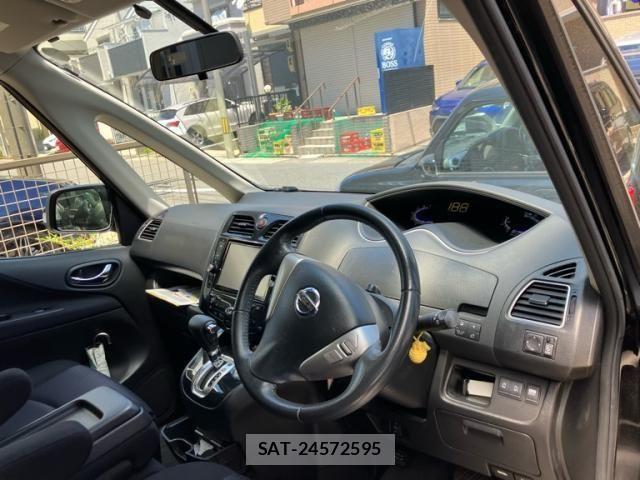Nissan SERENA 2013-11 7224802-15