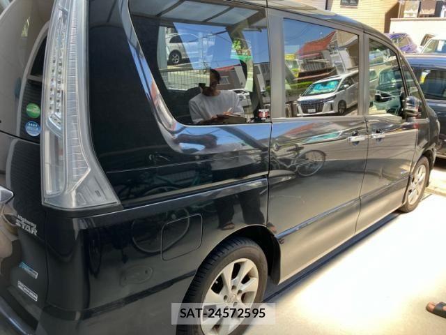 Nissan SERENA 2013-11 7224802-3