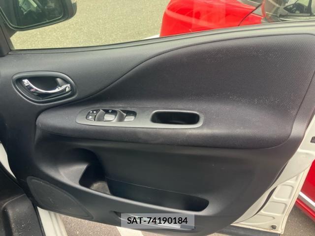 Nissan SERENA 2014-03 7224808-19