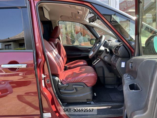 Nissan SERENA 2017-05 7224860-12