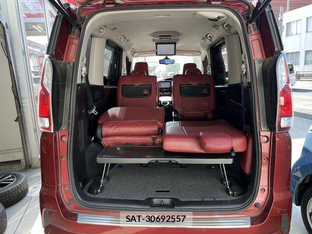 Nissan SERENA 2017-05 7224860-18