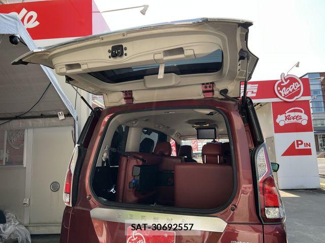 Nissan SERENA 2017-05 7224860-19