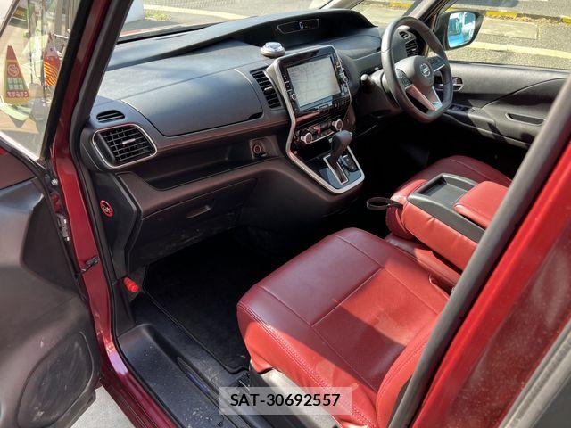 Nissan SERENA 2017-05 7224860-20