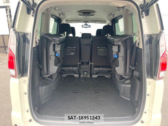 Nissan SERENA 2017-07 7224868-10