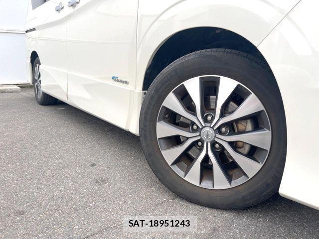 Nissan SERENA 2017-07 7224868-12