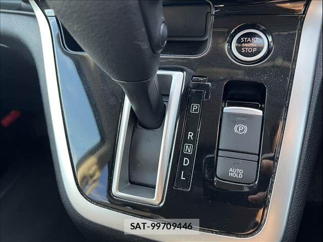 Nissan SERENA 2017-02 7224850-24