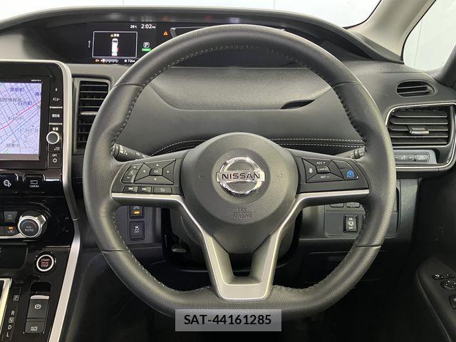 Nissan SERENA 2017-09 7224872-12