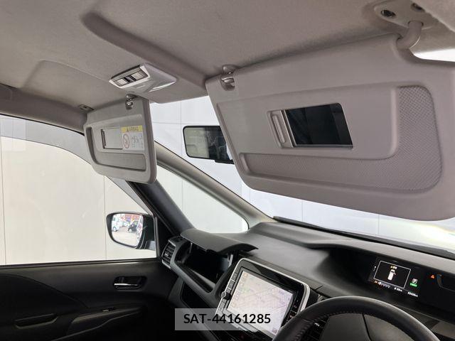 Nissan SERENA 2017-09 7224872-24