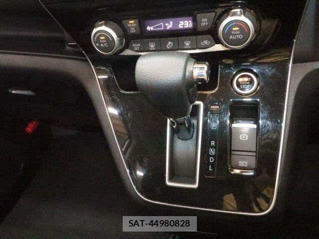 Nissan SERENA 2021-05 7215721-23