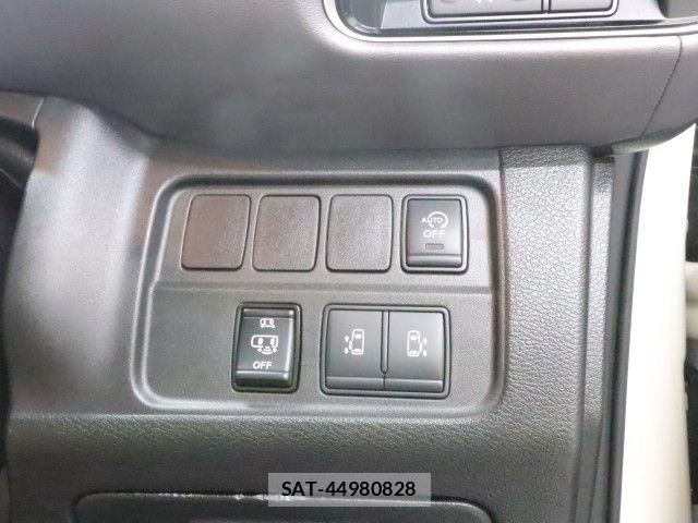 Nissan SERENA 2021-05 7215721-26