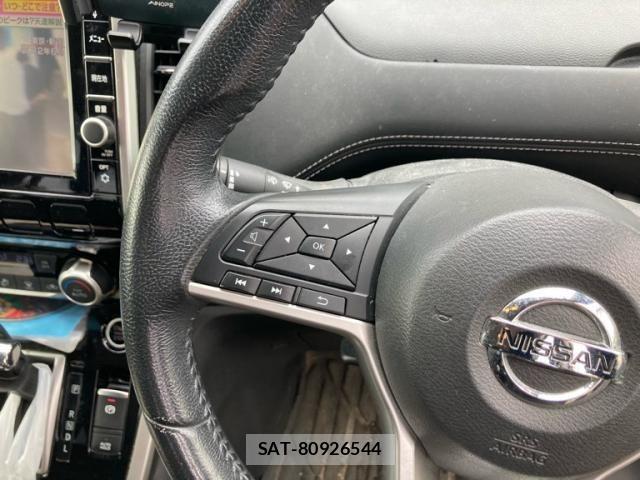 Nissan SERENA 2017-03 7252261-21