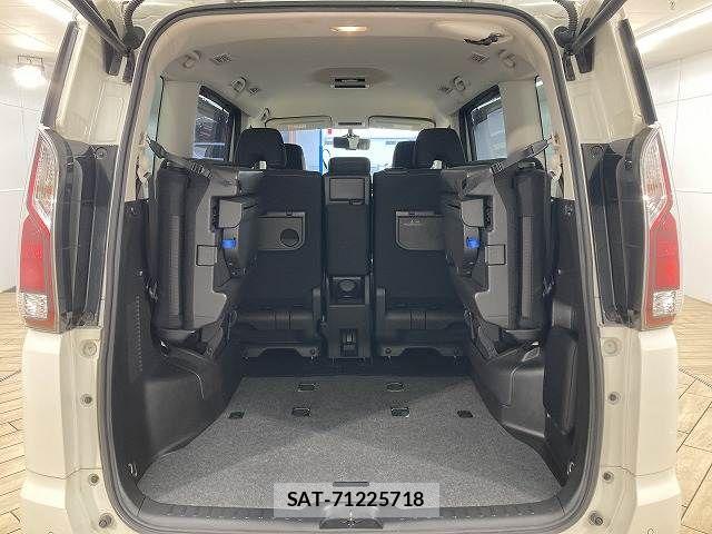 Nissan SERENA 2016-11 7252254-12