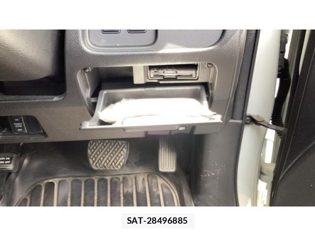 Nissan SERENA 2014-01 7252276-7