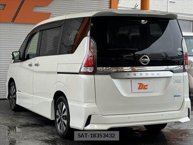 Nissan SERENA 2017-12 7252257-13