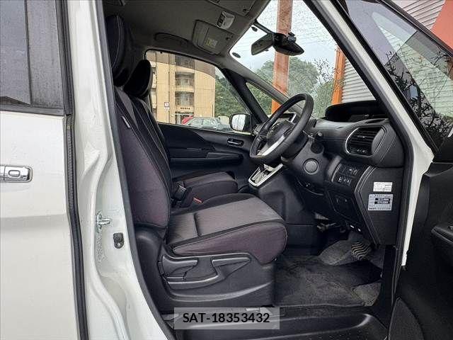 Nissan SERENA 2017-12 7252257-14