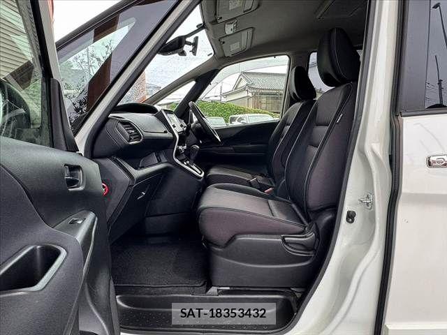Nissan SERENA 2017-12 7252257-16
