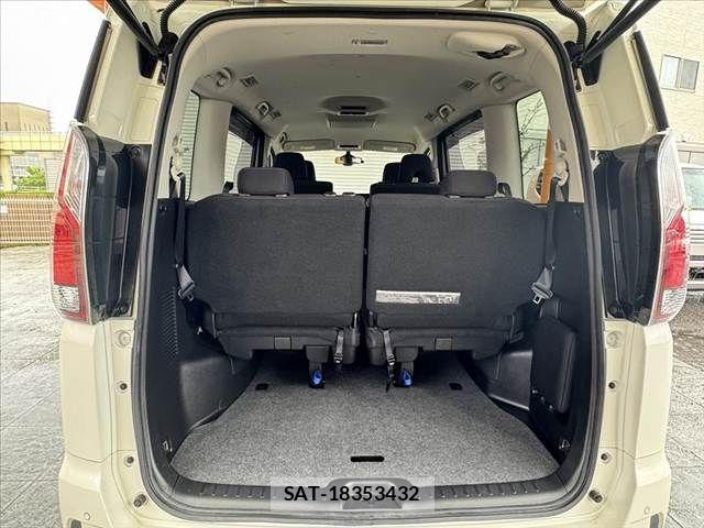 Nissan SERENA 2017-12 7252257-19