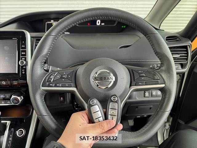 Nissan SERENA 2017-12 7252257-6