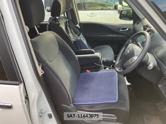 Nissan SERENA 2014-02 7252277-12