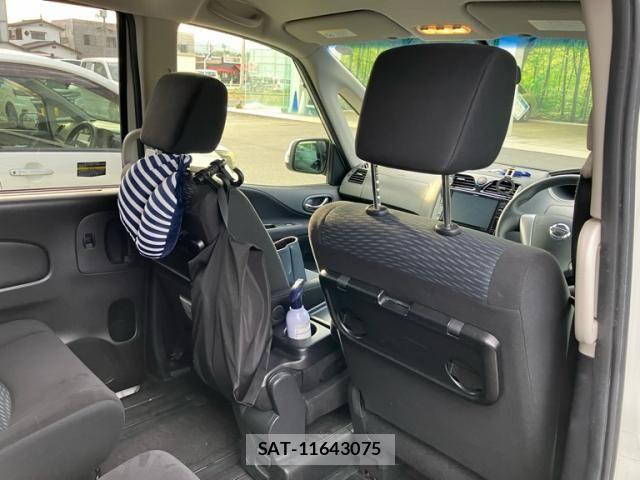 Nissan SERENA 2014-02 7252277-15