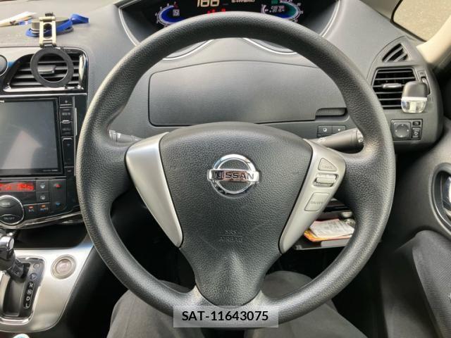 Nissan SERENA 2014-02 7252277-17