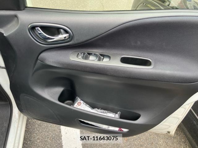 Nissan SERENA 2014-02 7252277-21