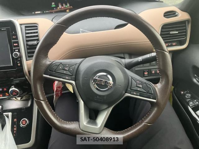 Nissan SERENA 2016-11 7252267-17