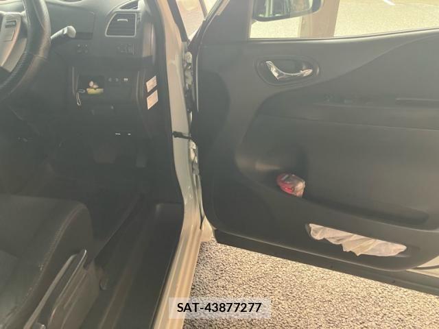 Nissan SERENA 2013-12 7252273-15