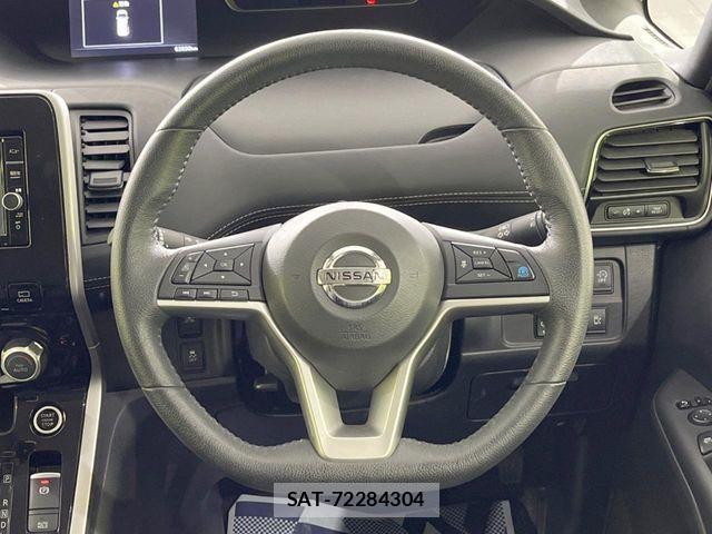 Nissan SERENA 2017-09 7252258-11