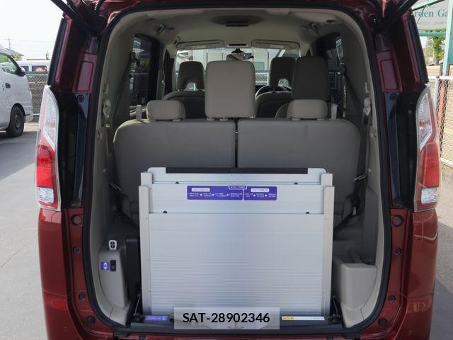 Nissan SERENA 2017-05 7272535-9