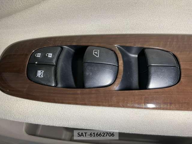 Nissan SERENA 2013-07 7272917-16