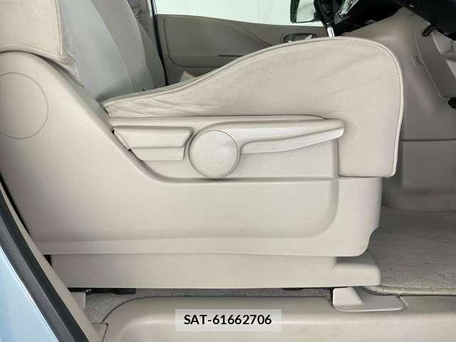 Nissan SERENA 2013-07 7272917-18