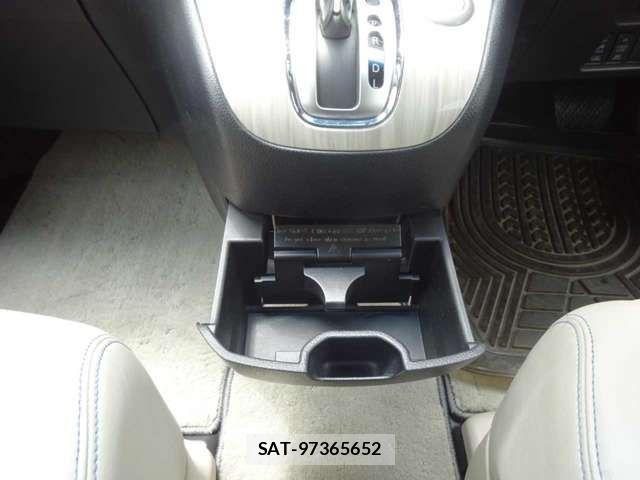 Nissan SERENA 2013-12 7272911-19