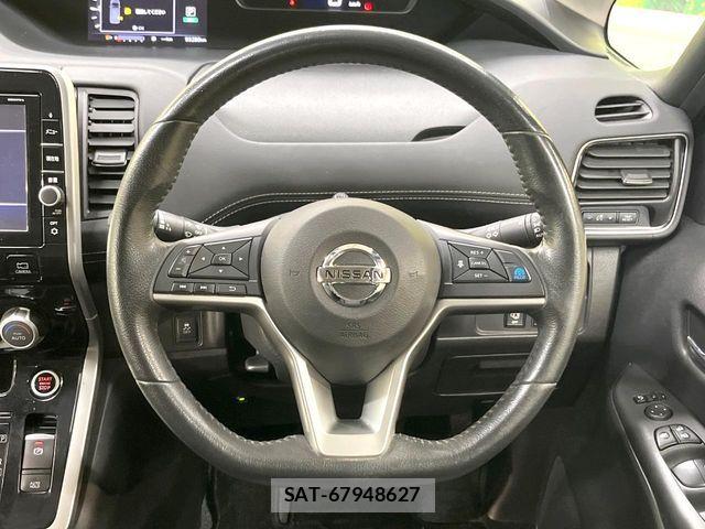 Nissan SERENA 2018-01 7272910-11