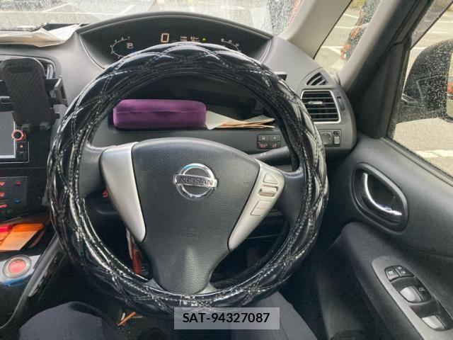 Nissan SERENA 2014-01 7272920-16