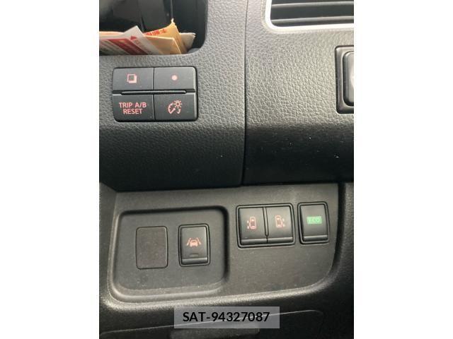 Nissan SERENA 2014-01 7272920-17