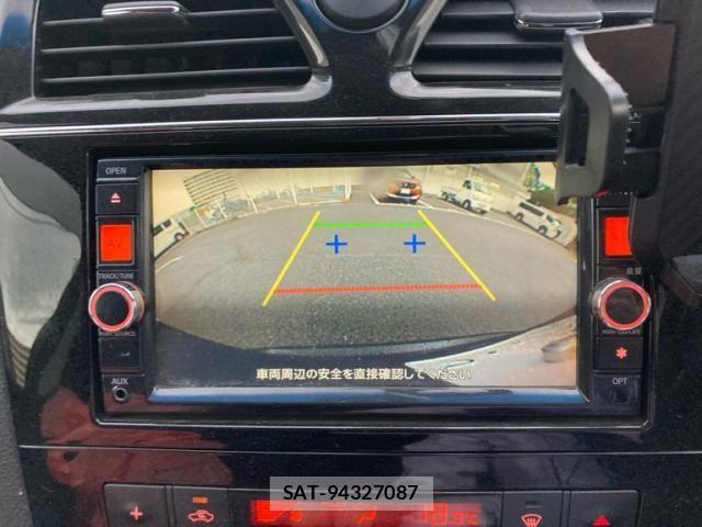 Nissan SERENA 2014-01 7272920-19