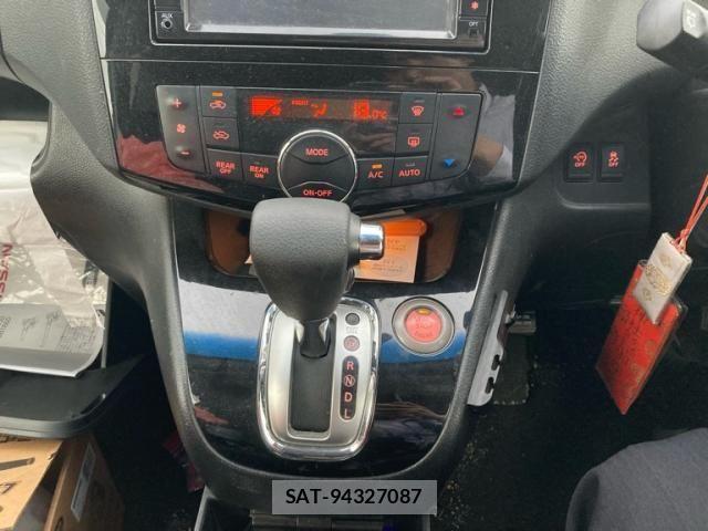 Nissan SERENA 2014-01 7272920-21