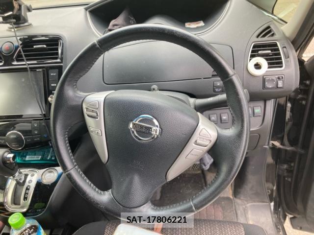 Nissan SERENA 2016-02 7272916-15