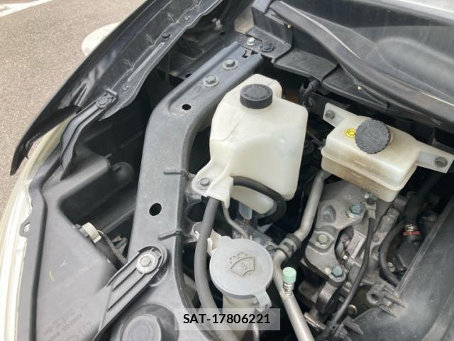 Nissan SERENA 2016-02 7272916-26