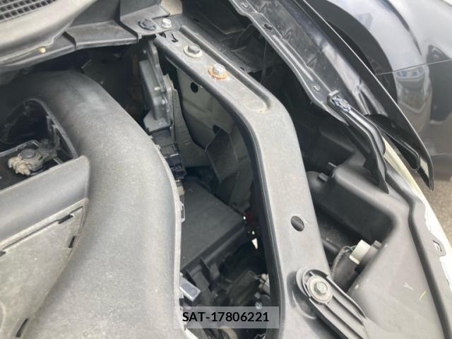 Nissan SERENA 2016-02 7272916-27
