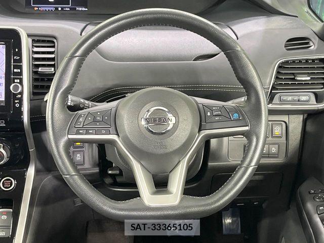 Nissan SERENA 2017-09 7272904-11